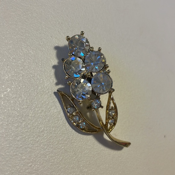 Flower Brooch - Picture 2 of 3